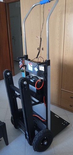 Carrello saliscale elettrico - , a