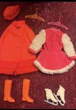 Vintage Barbie FIERY FELTRO #1789 cappotto cappello stivali arancioni moda e vestito pattinaggio