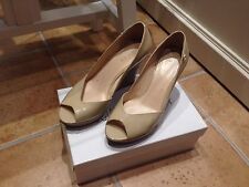 Spuntate Guess color tortora in vernice n°38