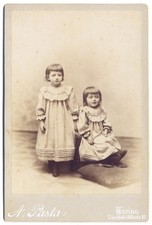 ANTICA FOTO RITRATTO DUE ELEGANTI BAMBINE IN ABITI TIPICI - TORINO - PRIMI'900