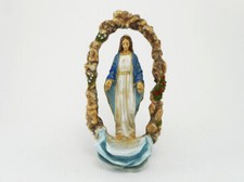 Acquasantiera con Madonna