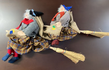 BEFANE SU SCOPA PORTADOLCI ALTEZZA CIRCA 50 cm LUNGHEZZA CON SCOPA 70 cm CIRCA