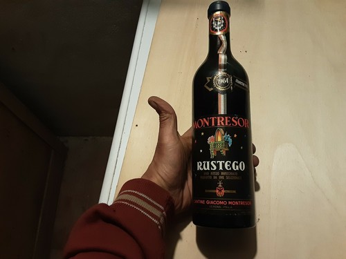 Bottiglia vino montresor - di,