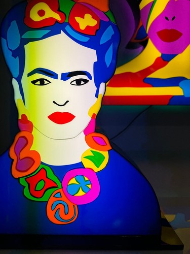 Frida marco lodola scultura - lodola, su