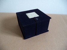 Scatola o portagioie velluto blu e placca in argento chiusura pressione 11x11 cm