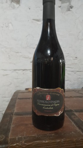 Vino vintage nebbiolo alba - nebbiolo, d'alba