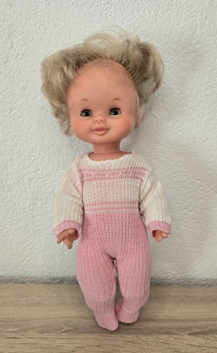 Bella bambola plastica - bella,