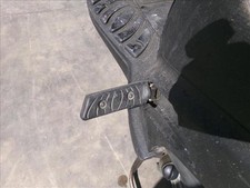 estribo trasero izquierdo para