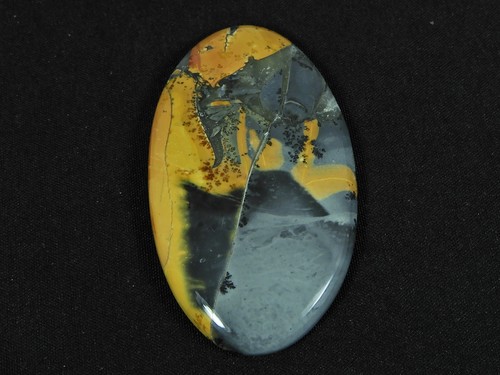 Pietra preziosa sciolta ovale