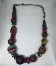 Collana di perline in legno