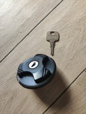 Tappo serbatoio benzina con chiave Lancia thema 2.0 16 valvole VIS