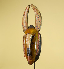 Maschera tribale africana con