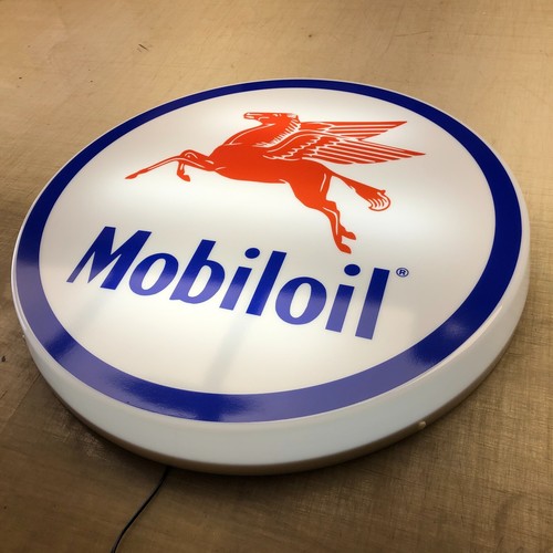 Mobil oil gas - mobil, illuminated