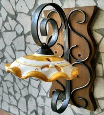 Applique rustico in ferro battuto e legno terracotta vetro ceramica noce antico 