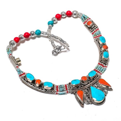 Collana con pietre preziose