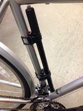 2 X TELAIO ADATTO POMPA CLIP SUPPORTI STAFFE PER OLD SKOOL RACING PER LA MAGGIOR PARTE DELLE POMPE