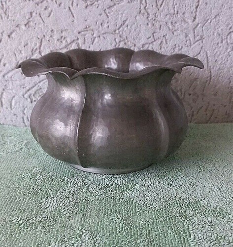 Peltro vaso battuto - vaso, mano