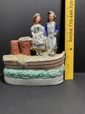Staffordshire figura pescatore e moglie in barca c1860