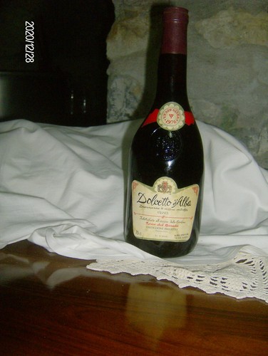 Bottiglia dolcetto d alba - bottiglia,
