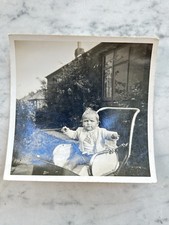 BAMBINO IN CARROZZINA VECCHIA FOTOGRAFIA OLD PHOTOGRAPH