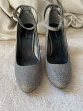Scarpe corte nuove senza