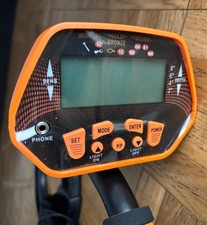 Kit Metal Detector Professionale con Pala e Custodia arancione e nero 