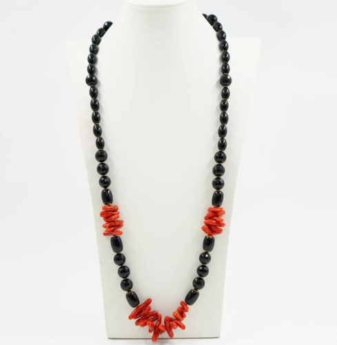 Collana lunga con - con, corallo