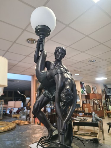 Lampada statua