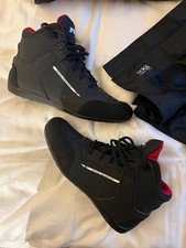 Saarbrücken: casco, giacca e scarpe da moto.