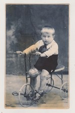 Sweet Little Boy posa sul suo