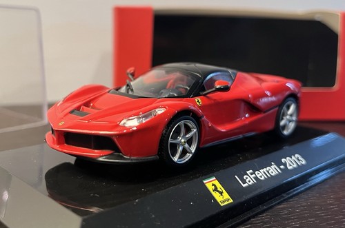 Ferrari 2013 hotwheels ixo - la,