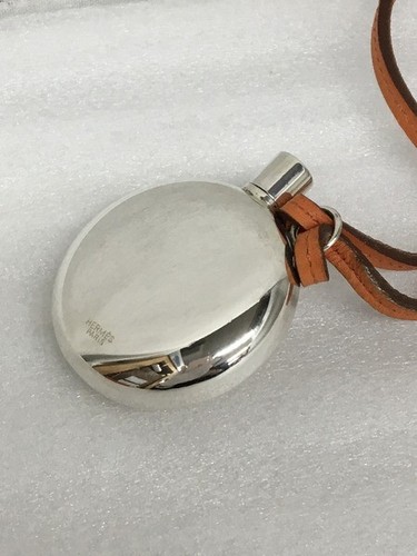 Collana con ciondolo bottiglia