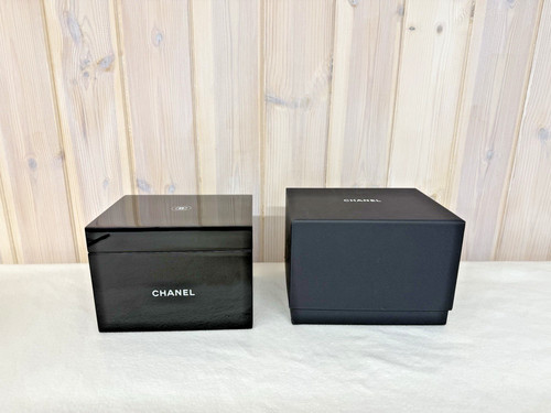 Chanel beauty box wood logo - chanel,