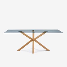 Tavolo di design in vetro e