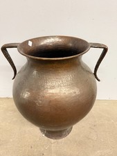 Antica anfora o brocca in rame