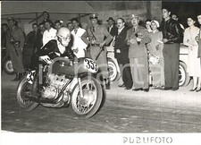 1955 MOTOCICLISMO MILANO-TARANTO Il vincitore Bruno FRANCISCI su GILERA *Foto