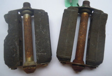 COPPIA VECCHI PEDALI USATI ASTA BICI FRENI PEDALI