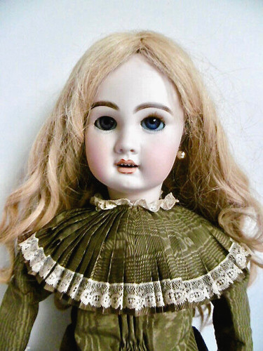 Jolie poupée ancienne - poupÉe,