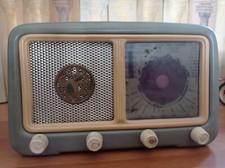 Radio in bachelite da comodino