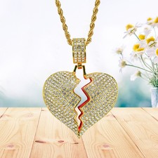 Brillante collana di strass di con pendente a cuore spezzato e robusta