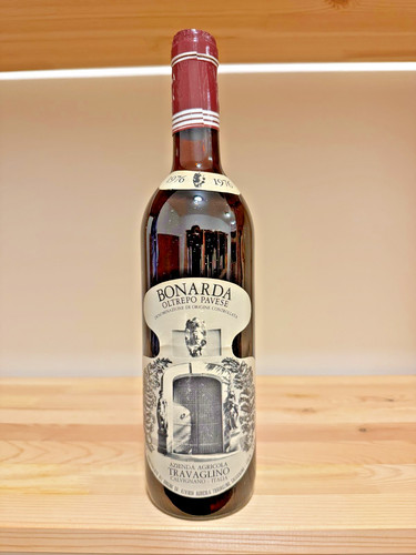 Bottiglia vino bonarda oltrepo - vino,