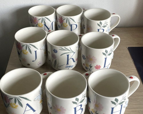 Tazza lettera iniziale