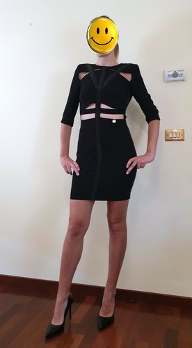 Abito vestito con spacchi - , e