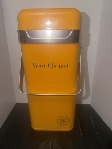 Veuve clicquot champagne - veuve,