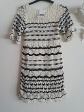 Abito all'uncinetto bianco e