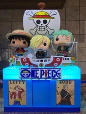 one piece espositore con led e