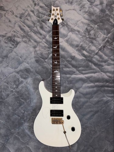 Chitarra elettrica bianca