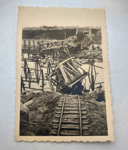 Ponte ferroviario distrutto