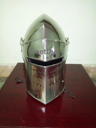 Elmetto medievale cavaliere