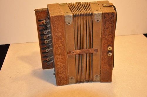 Antica fisarmonica armonica